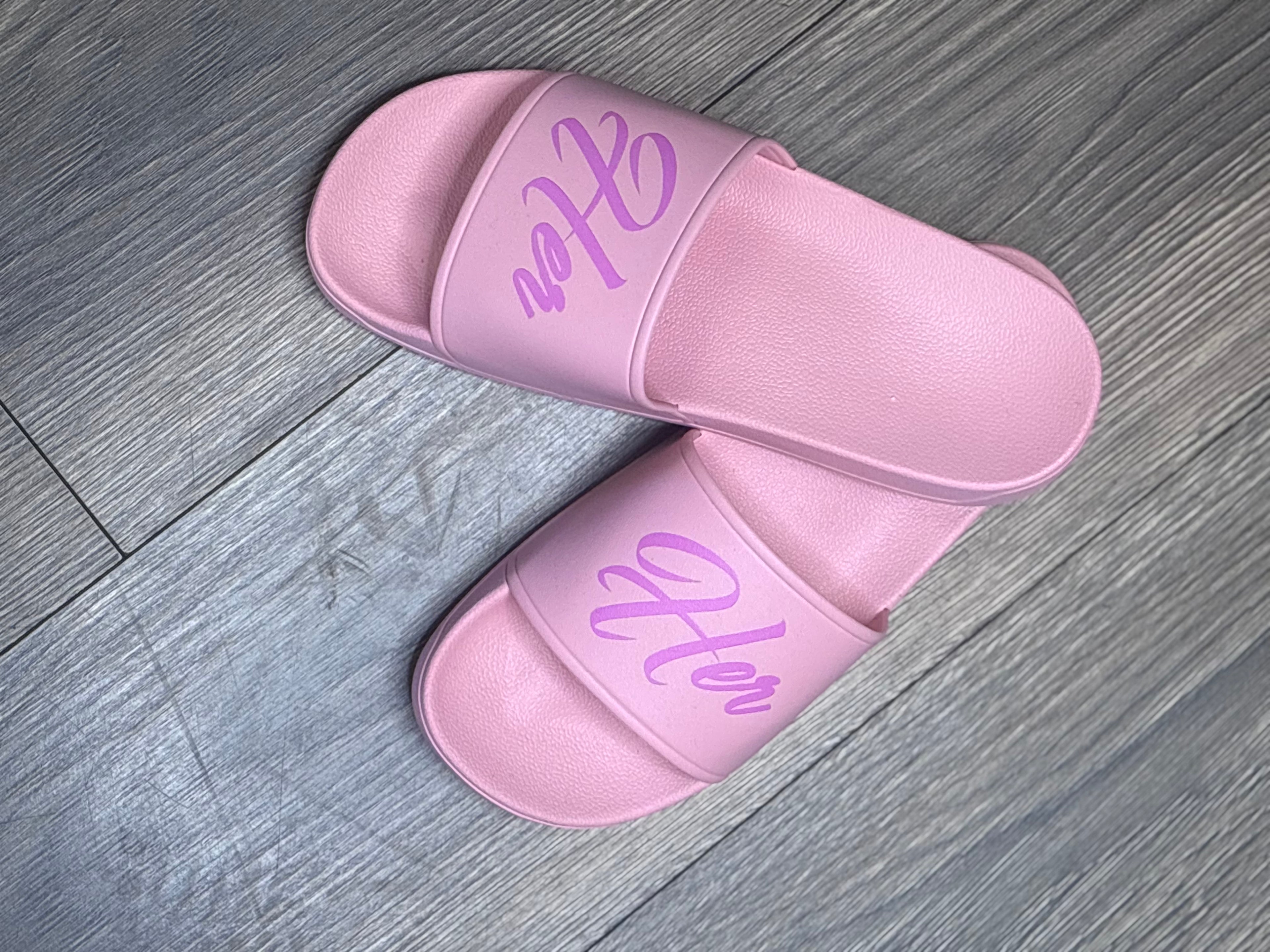 Signature Pink Her Essential Slides